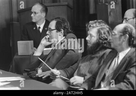 City Council Amsterdam; hommes de remplacement; soir sitti ancien alderman Lammers de nouveau dans la banque de groupe avec Van der Vlis et Polak Date: 21 Janvier 1976 lieu: Amsterdam, Noord-Holland mots clés: Conseils municipaux, hommes d'aldermen Banque D'Images