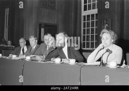 Le Conseil municipal d'Amsterdam se réunit sur Dapperbuurt; représentants de Dapperbuurt Date: 23 février 1972 lieu: Amsterdam, Noord-Holland mots clés: Conseils municipaux, réunions Banque D'Images