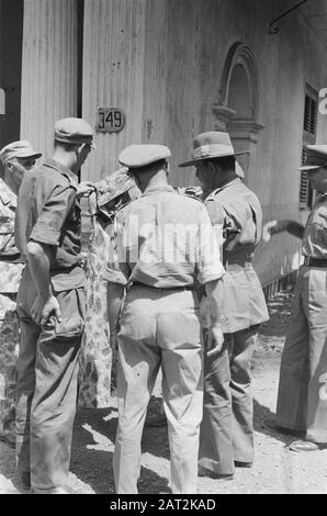 Visite du général britannique Montagu Stopford au général de brigade U Montagu Stopford vues un uniforme de camouflage Date: Novembre 1946 lieu: Batavia, Indonésie, Jakarta, Pays-Bas Antilles orientales Banque D'Images