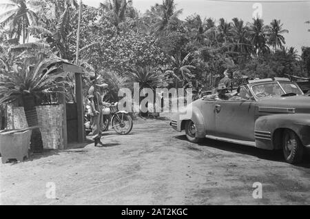 Visite du général britannique Montagu Stopford au général U-Brigade Stopford départ en voiture Date : novembre 1946 lieu : Batavia, Indonésie, Jakarta, Pays-Bas et Inde Banque D'Images