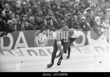 Championnats du monde de patinage (hommes) au Deventer 7 Fornaess en action, 8 Jan Blos en action à 10 000 mètres 9, 10: Blos après les 10 000 mètres Date: 16 février 1969 lieu: Deventer mots clés : SCHEATSING, sport, championnats du monde Nom personnel: Blos, Jan Banque D'Images