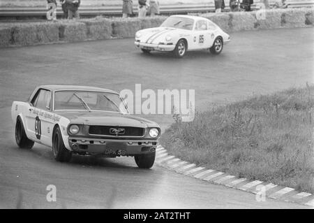 Grand Prix 68 Zandvoort. Rob Locksmith en action (avec une Mustang) Date : 23 juin 1968 lieu : Zandvoort mots clés : Motorsport Nom personnel : locksmith, Rob Banque D'Images