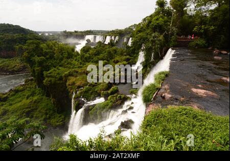 Panorama De Salto Bossetti. Parc national d'Iguazu. Misiones. Argentine Banque D'Images