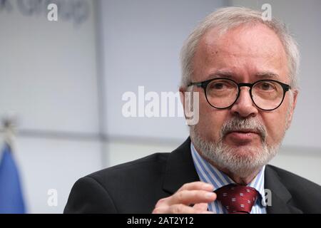 Bruxelles, Belgique. 30 janvier 2020. Le Président de la Banque européenne d'investissement (BEI), Werner Hoyer, s'exprime lors de la conférence de presse annuelle de la BEI. Crédit: Alexandros MICHAILIDIS/Alay Live News Banque D'Images