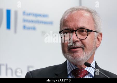 Bruxelles, Belgique. 30 janvier 2020. Le Président de la Banque européenne d'investissement (BEI), Werner Hoyer, s'exprime lors de la conférence de presse annuelle de la BEI. Crédit: Alexandros MICHAILIDIS/Alay Live News Banque D'Images