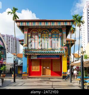 Singapour. Janvier 2020. Maisons colorées dans Le quartier De Little India Banque D'Images