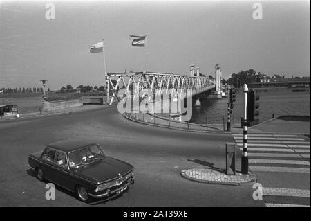 Visite de travail de la princesse Beatrix et des Prins Claus de trois jours à Overijssel, 1ère journée visite de Kampen, Tour Date: 25 août 1971 lieu: Kampen, Overijssel mots clés: Visites de travail Nom personnel: Beatrix, princesse, Claus, prince Banque D'Images