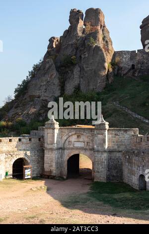 Ruines de la forteresse médiévale de Belogradchik connue sous le nom de Kaleto, région de Vidin, Bulgarie Banque D'Images