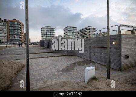 Ville côtière de panne sur la côte de la mer du Nord de la province belge de Flandre occidentale où récemment une répression a été menée contre le trafic de personnes. Banque D'Images