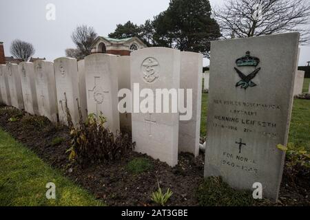 Cimetière de guerre de Dunkerque, qui comprend les sépultures de guerre britanniques de la Force expéditionnaire britannique, les soldats perdus lors de l'opération Dynamo évacuation de Dunkerque. Banque D'Images