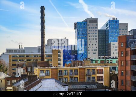 Londres, Angleterre / Royaume-Uni - 2019/01/29: Vue panoramique du quartier Whitechapel de l'est de Londres avec fusion d'architecture traditionnelle et moderne voisin de la rue Whitechapel Banque D'Images