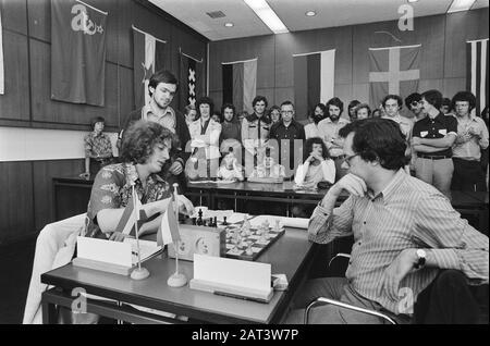 Tournoi d'échecs IBM, dernier tour; Timman (l) contre Ree, Ribli regarde le long Date: 29 juillet 1978 mots clés: Chess institution name: IBM Banque D'Images