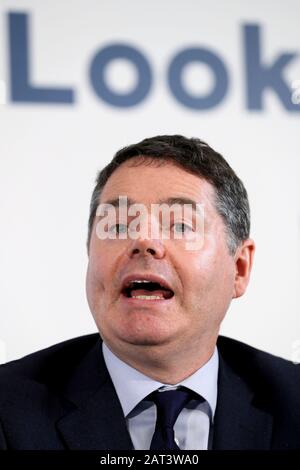 Le ministre des Finances, Paschal Donohoe, lors d'une conférence de presse, a établi les plans fiscaux de Fine Gael à la City Assembly House, à Dublin. Banque D'Images