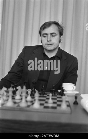 Tournoi IBM Chess, 11ème tour, nr. 9, 10 Ivkov, nr. 11, 1 Jansa (dépêches) Date: 29 juillet 1974 mots clés: Chess Nom personnel: Ivkov, Jansa Nom de l'institution: IBM Chess Tournament Banque D'Images