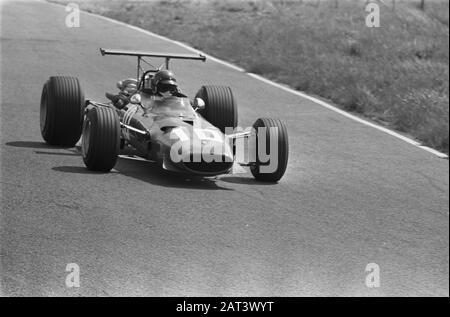 Grand Prix 68 Zandvoort. Questions 15.28 Jackie Ickx, numéro 26 B. Mc Laren, numéro 27 Surters.; Banque D'Images