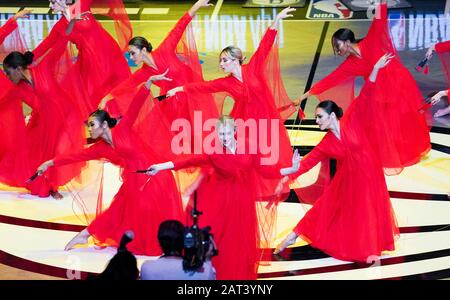 New York, États-Unis. 29 janvier 2020. Les danseurs se produisent pendant la soirée culturelle chinoise organisée par Brooklyn Nets au Barclays Center de l'équipe à New York, aux États-Unis, le 29 janvier 2020. Crédit: Wang Ying/Xinhua/Alay Live News Banque D'Images