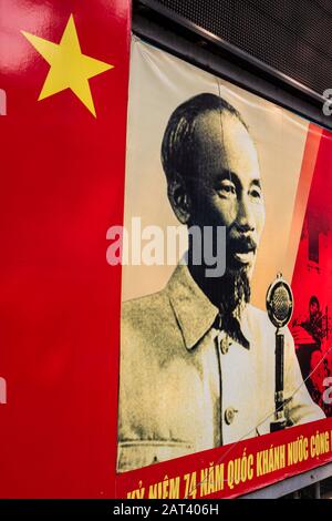 Ho Chi Minh photo sur une affiche dans la rue, Ho Chi Minh Ville, Vietnam Banque D'Images