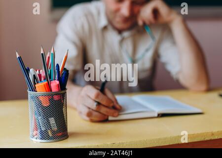 Gros plan sur la table. Flou de l'arrière-plan. Retour à l'école Banque D'Images