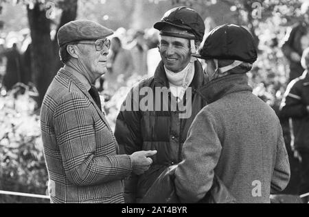 Militaire international à Boekelo, Prins Bernhard, Princess Anne et Mark Philips en conversation Date: 25 octobre 1980 lieu: Boekelo mots clés: Princes, princesses Nom personnel: Anne, princesse de Grande-Bretagne, Bernhard, prince, Philips, Mark Banque D'Images