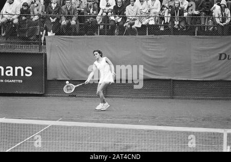 Championnats internationaux de tennis à Hilversum, Evonne Goolagong en action Date: 29 juillet 1971 lieu: Hilversum mots clés: Tennis Nom De La Personne: Evonne Goolagong Banque D'Images