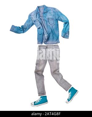 chemise avec jeans et baskets sur fond blanc Banque D'Images