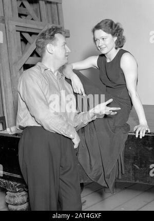 Première ballerina Loda Halama pratique avec Jan Cieplinski, maître de ballet de l'Opéra de Varsovie à Teatr Wielki; Banque D'Images