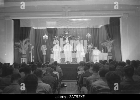 Christmas Postweg/Catholic Church Service culte catholique dans un théâtre ou un cinéma Date: 2 décembre 1946 lieu: Bogor, Indonésie, Hollandais East Indies Banque D'Images
