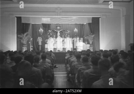 Christmas Postweg/Catholic Church Service culte catholique dans un théâtre ou un cinéma Date: 2 décembre 1946 lieu: Bogor, Indonésie, Hollandais East Indies Banque D'Images