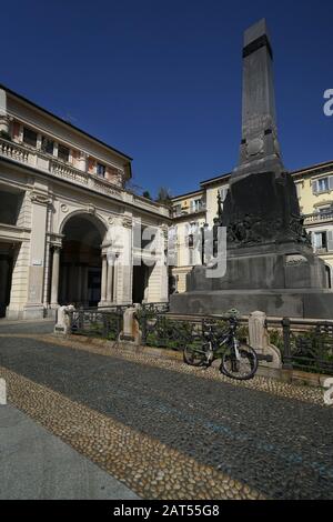 Place Piazza del Lino, centre-ville historique, Pavie, Lombardie, Itay, Europe Banque D'Images