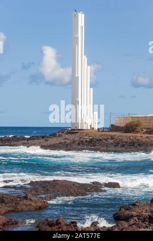 Le phare de Punta del Hidalgo est un phare actif à Punta del Hidalgo dans la municipalité de San Cristóbal de la Laguna au nord-est de tenerife Banque D'Images