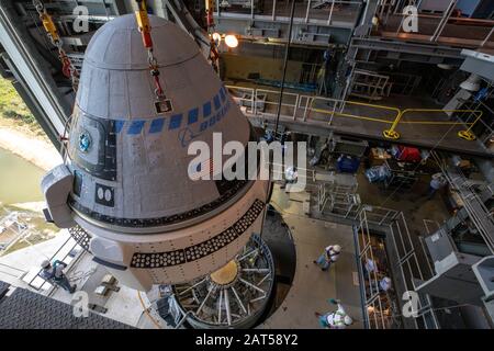 Cape CANAVERAL, États-Unis - 21 nov 2019 - le Boeing CST-100 Starliner vaisseau spatial est sécurisé au sommet d'une fusée United Launch Alliance Atlas V à la verticale In Banque D'Images