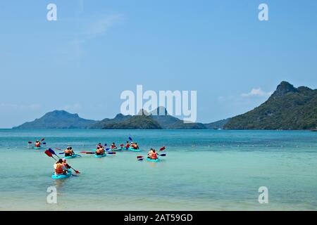 Koh SAMUI, THAÏLANDE - 26 avril 2019 : les excursions en kayak dans le parc national marin d'Ang Thong sont une attraction touristique populaire. Banque D'Images