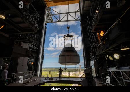 Cape CANAVERAL, États-Unis - 21 nov 2019 - le Boeing CST-100 Starliner vaisseau spatial est sécurisé au sommet d'une fusée United Launch Alliance Atlas V à la verticale In Banque D'Images