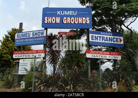 Kumeu Showgrounds, entrée principale, panneaux d'événements suivants, Auckland, Nouvelle-Zélande Banque D'Images