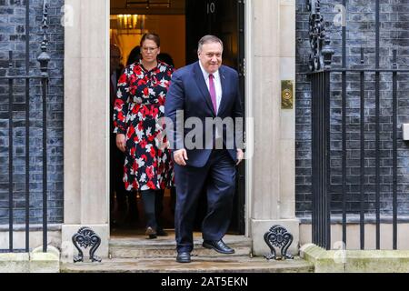 Downing Street. Londres, Royaume-Uni. 30 janvier 2020. Le secrétaire d'État américain Mike Pompeo quitte la 10 Downing Street après avoir rencontré le premier ministre Boris Johnson et le secrétaire aux Affaires étrangères Dominic Raab. Crédit: Dinendra Haria/Alay Live News Banque D'Images