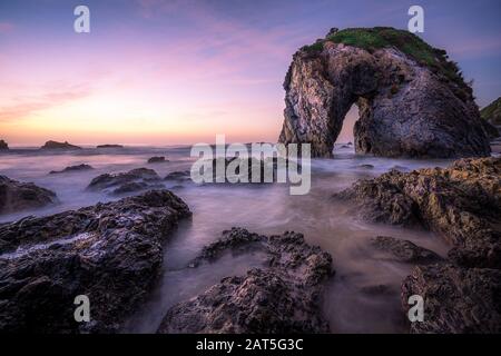 Lever du soleil à Tête de cheval de Bermagui Rock, New South Wales, Australie Banque D'Images