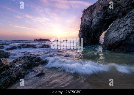 Lever du soleil à Tête de cheval de Bermagui Rock, New South Wales, Australie Banque D'Images