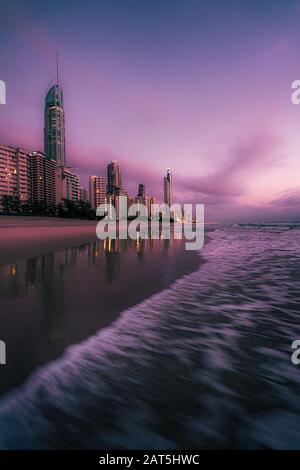 Lever Du Soleil Sur La Gold Coast, Queensland Australie Banque D'Images