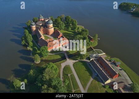 Vue aérienne du magnifique château Gripsholm du 16 ème siècle situé dans la province suédoise de Sodermanland. Banque D'Images