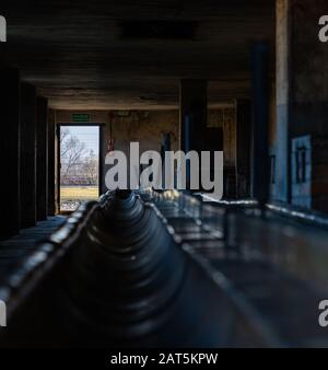 Une photo de l'intérieur d'une salle de bain à Auschwitz II - Birkenau. Banque D'Images