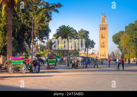 Mosquée de Koutoubia minaret situé au médina de Marrakech, Maroc Banque D'Images