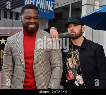 Los Angeles, États-Unis. 30 janvier 2020. Le chanteur américain, auteur-compositeur, rappeur, acteur, producteur de télévision, entrepreneur et investisseur Curtis '50 Cent' Jackson est rejoint par le rappeur Eminem au cours d'une cérémonie de dévoilement honorant Jackson avec la 2,6 86ème étoile sur le Hollywood Walk of Fame le jeudi 30 janvier 2020 à Los Angeles. Photo de Jim Ruymen/UPI crédit: UPI/Alay Live News Banque D'Images