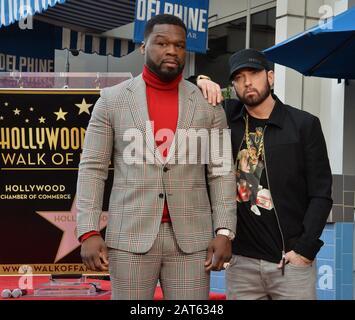 Los Angeles, États-Unis. 30 janvier 2020. Le chanteur américain, auteur-compositeur, rappeur, acteur, producteur de télévision, entrepreneur et investisseur Curtis '50 Cent' Jackson est rejoint par le rappeur Eminem au cours d'une cérémonie de dévoilement honorant Jackson avec la 2,6 86ème étoile sur le Hollywood Walk of Fame le jeudi 30 janvier 2020 à Los Angeles. Photo de Jim Ruymen/UPI crédit: UPI/Alay Live News Banque D'Images