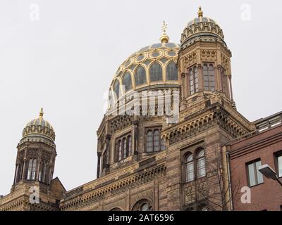 Berlin, ALLEMAGNE - 4 avril 2016 : le dôme de la Neue Synagoge, Nouvelle synagogue, à Berlin Banque D'Images