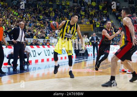 Istanbul / TURQUIE - 24 JANVIER 2020: Kostas Sloukas pendant l'Euroligue 2019-20 Round 21 jeu de basket-ball entre Fenerbahce et Olimpia Milano à l'Ulker Sports Arena. Banque D'Images