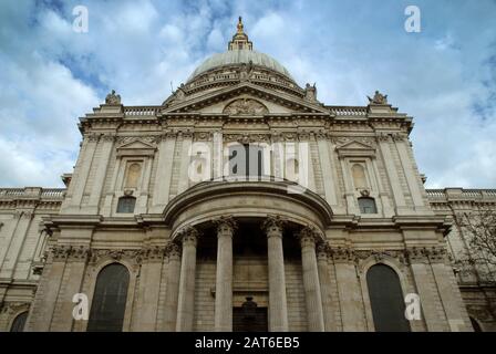 Façade sud de la cathédrale St Paul, Londres, GB. Banque D'Images