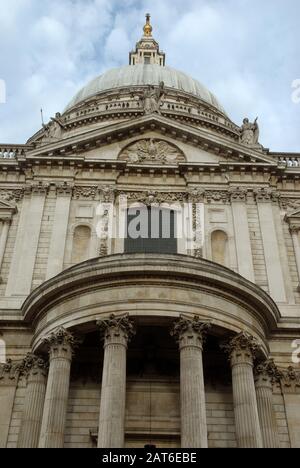 Façade sud de la cathédrale St Paul, Londres, GB. Banque D'Images