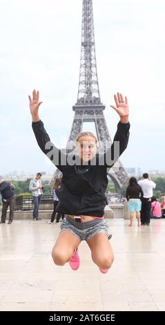 Melbourne, Australie. 29 janvier 2020. MELBOURNE PARK AUSTRALIAN OPEN DAY 11 30/01/20 PARIS, FRANCE, JUIN 2014, AMERICAN JUNIOR TENNIS STAR SONYA KENIN SAUT ENCADRÉ DANS LA TOUR EIFFEL AU TROCADÉRO PENDANT LES CHAMPIONNATS DE TENNIS JUNIOR ROLAND GARROS. Photo International Sports Fotos Ltd Crédit: Roger Parker/Alay Live News Banque D'Images