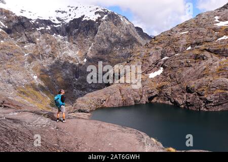 Suivez La Route JusQu'À Gertrude Saddle Via La Vallée De Gertrude, Parc National De Fiordland, Nouvelle-Zélande Banque D'Images