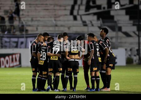 Campinas, Brésil. 30 janvier 2020. L'équipe de Corinthiens pendant le match entre Ponte Preta et Corinthiens au stade Moisés Lucarelli à Campinas (SP) ce jeudi (30). Le match est valable pour le 3ème tour du championnat Paulista 2020. Crédit: Marco Galvão/Fotoarena/Alay Live News Banque D'Images